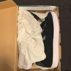 size 9 suede heart galaxy pumas